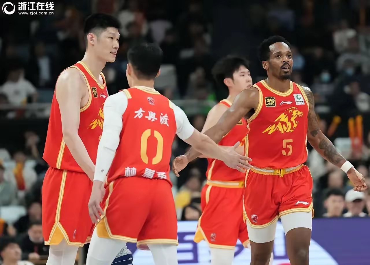  风云突变皇家社会加时末段门线救险；CBA季后赛版图或变；质疑声仍在；控场能力受关注