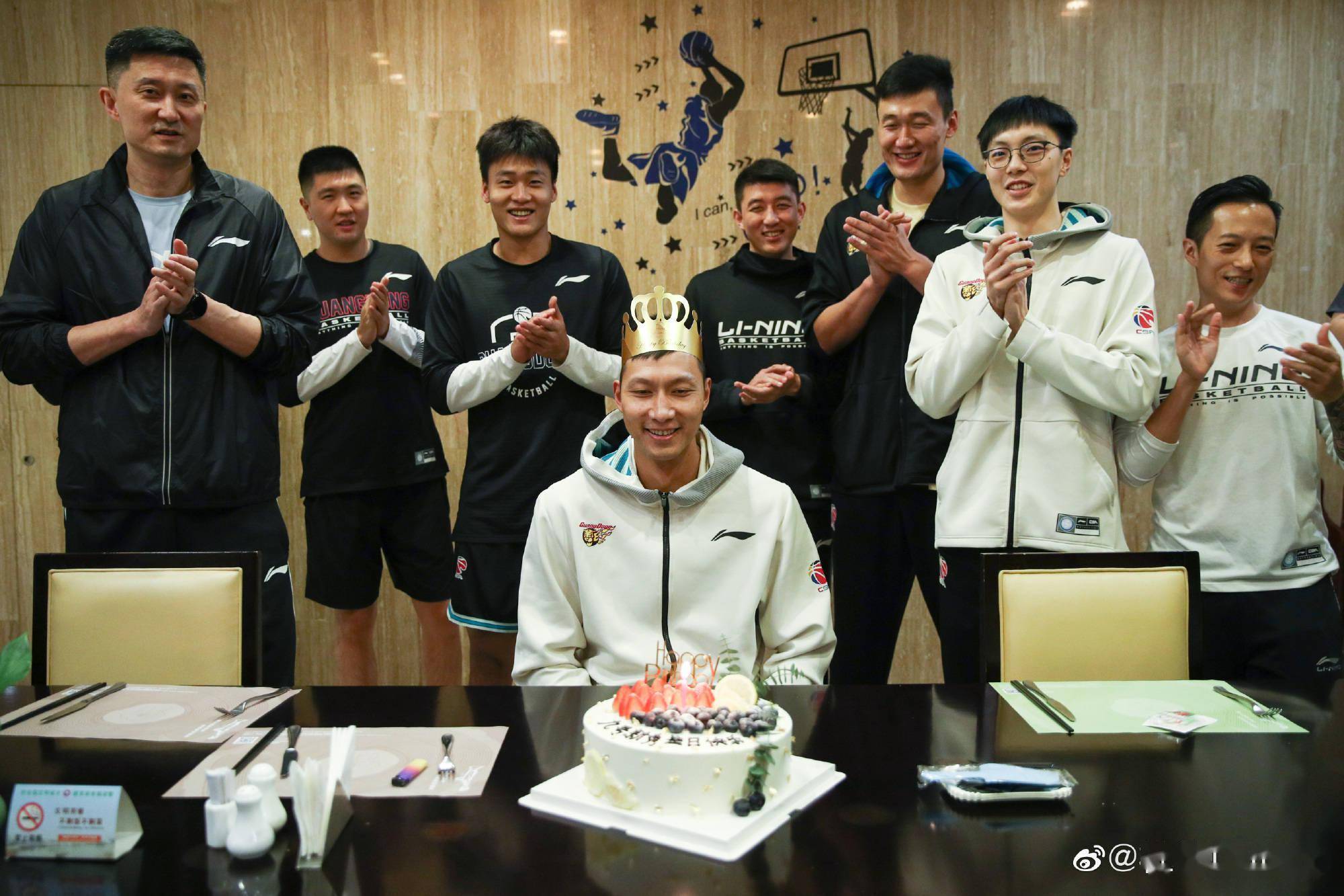 包含拜仁慕尼黑内部会议纪要流出——今晨调整名单，CBA季后赛使命明确，轮换策略成焦点的词条