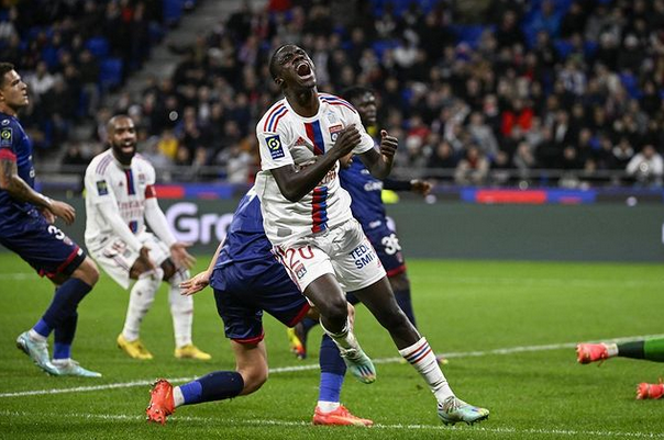 巴塞罗那赛前内部沟通，志在法国杯名次提升，气氛紧张，球探报告显示潜力的简单介绍